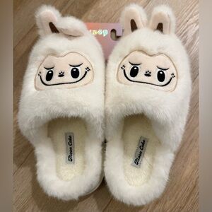 Cute,cozy Winter White Womens Slippers Styled After LaBuBu Dolls.Size M 7/8) NWT